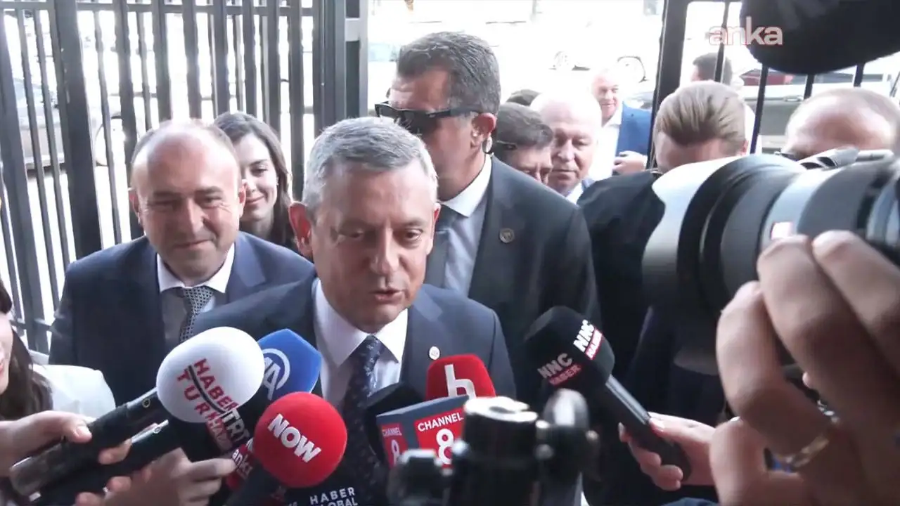 YENİ Parti lideri Özgür Özel ilk kez genel merkezde