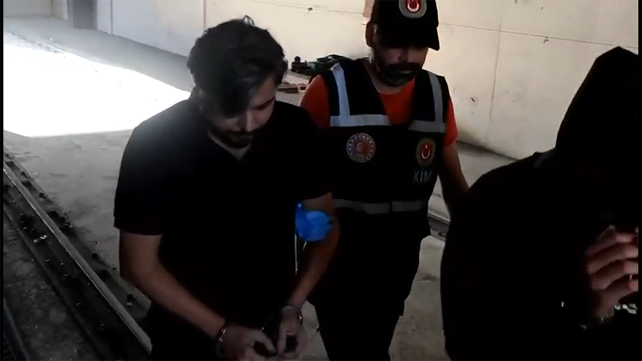 YouTuber Arif Kocabıyık, sınır kapısında tırın altında yakalandı