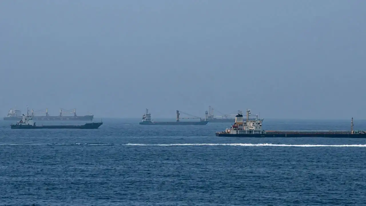 Hürmüz Boğazı'ndan geçen tanker vuruldu!