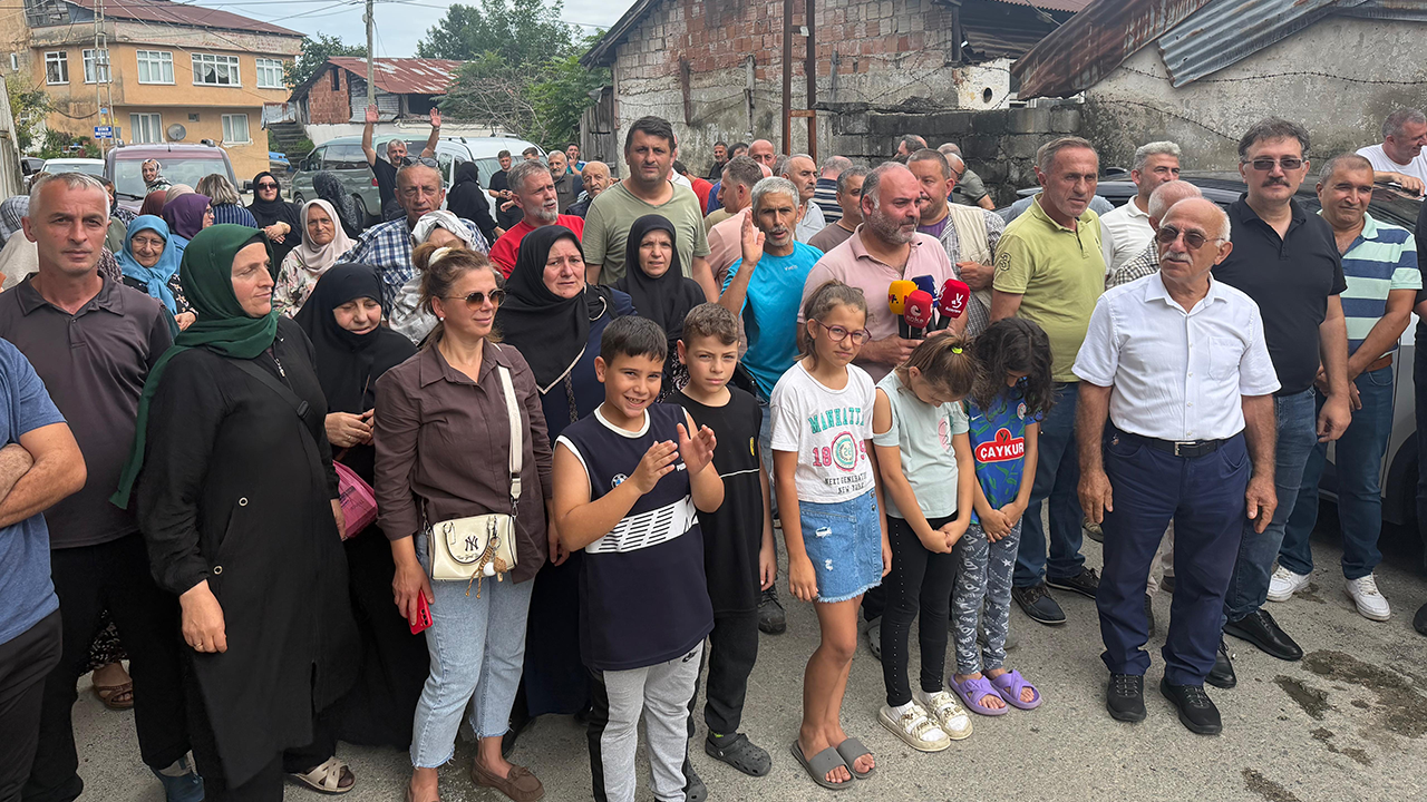 Rize'de TOKİ'ye kentsel dönüşüm tepkisi: Evlerimizi bırakıp 15 yıl borç ödemek istemiyoruz