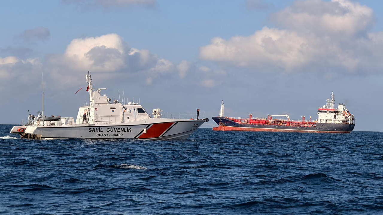 Silivri'deki gemi kazasıyla ilgili açıklama: 'Derinliğin fazla olması çalışmaları güçleştiriyor'