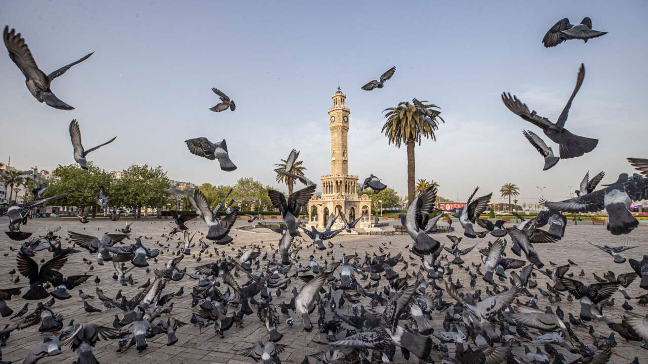 İzmir’in Kalbinde 125 Yıldır Zamanı Gösteriyor