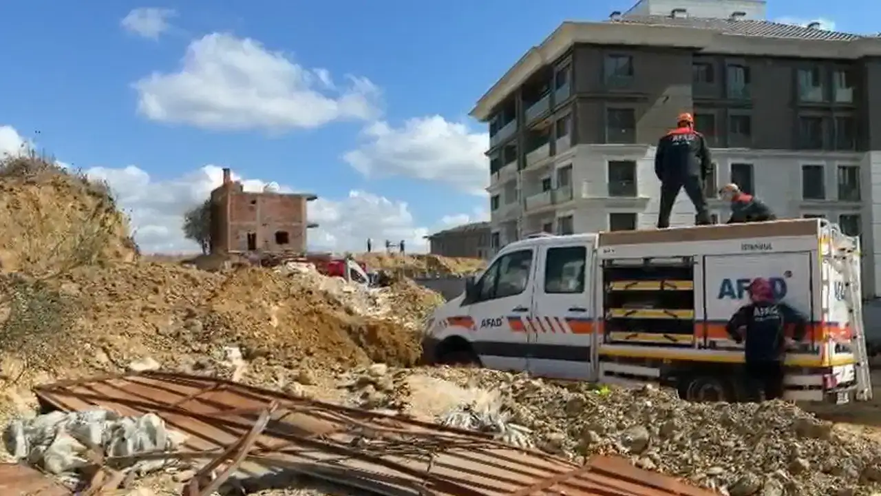 İstanbul’da toprak kayması: Bir işçi aranıyor
