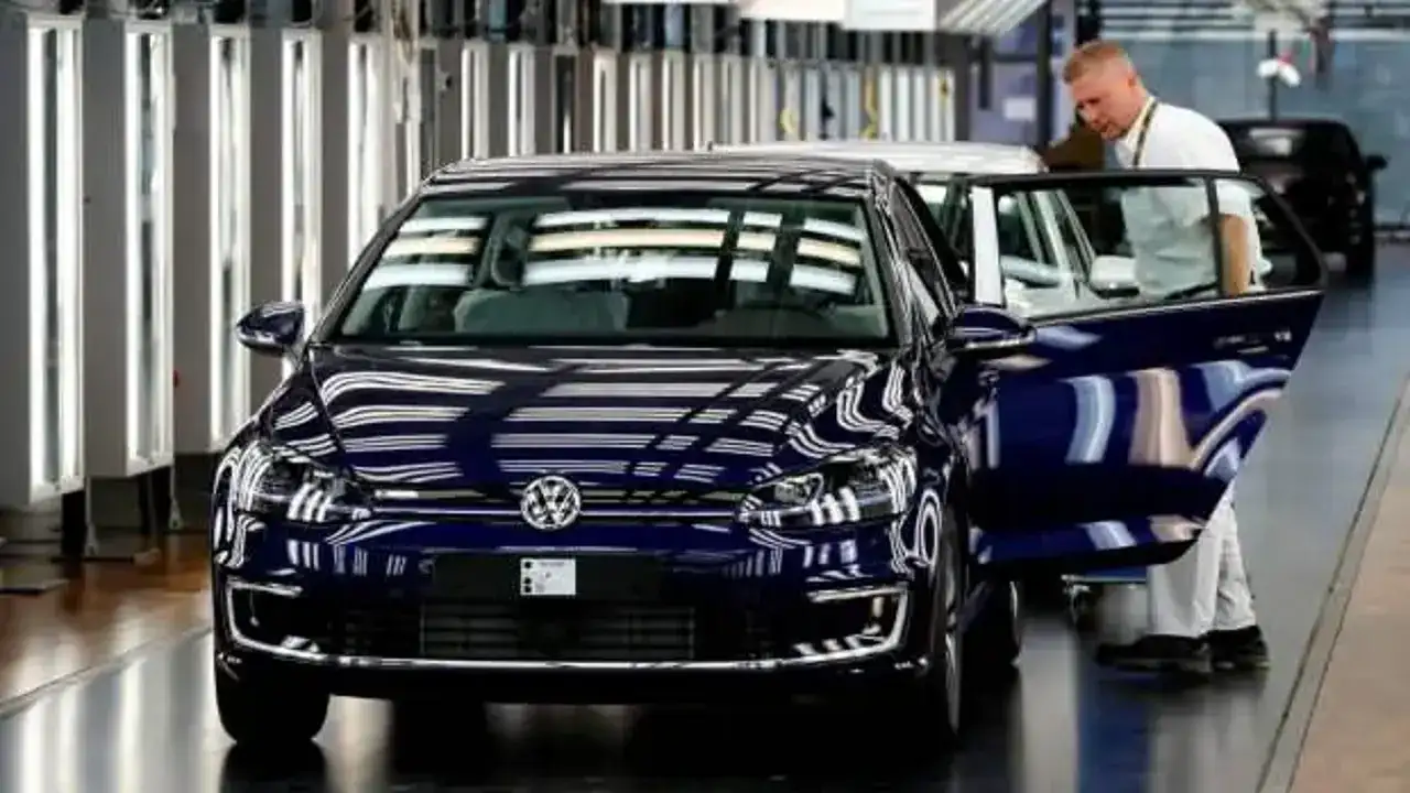 Otomotiv devinde kriz: 50 bin kişi işten çıkarılacak