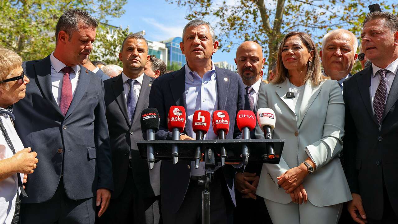 Özgür Özel: Biz milletin tarafında, AK Parti'nin karşısındayız siz neredesiniz?