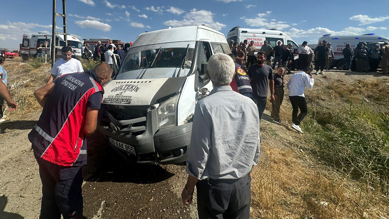 Düğün yolunda kaza: 1 ölü, 5 yaralı