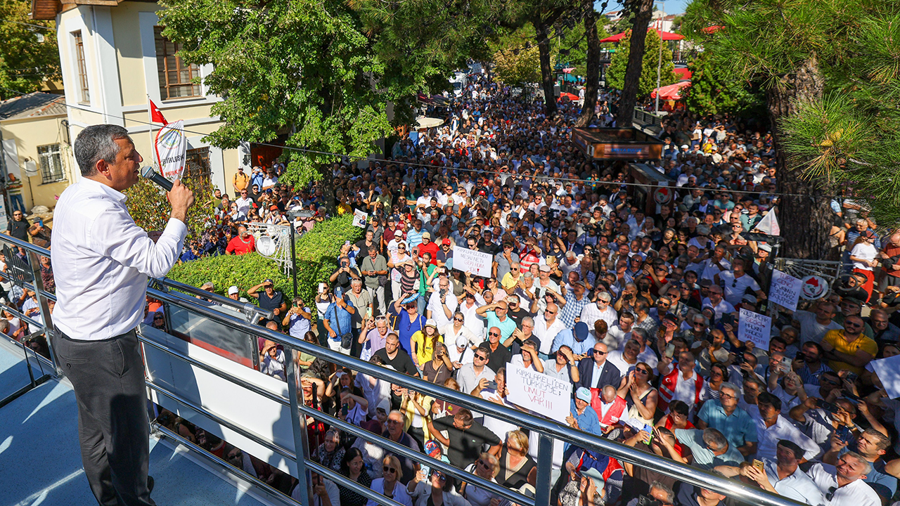 Özgür Özel ilk kez otobüs üzerinden konuştu: Bu millet sesimizin kısılmasına izin vermedi