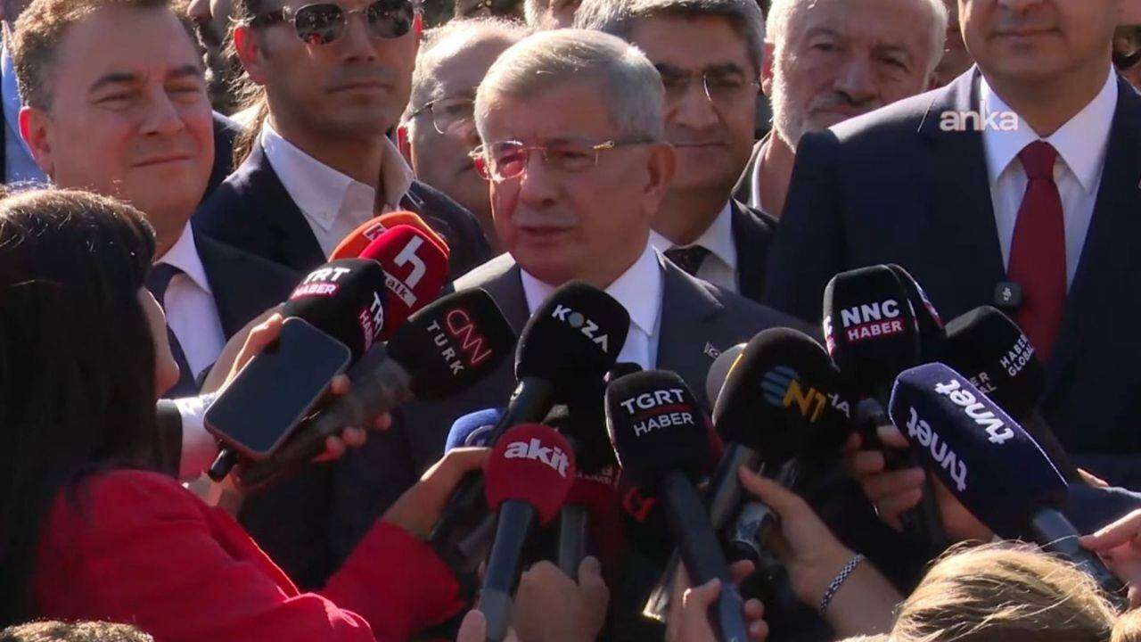 Davutoğlu'ndan ifade sonrası gazetecilere açıklama: Cumhuriyet tarihinde ilk kez başbakan ifade veriyor
