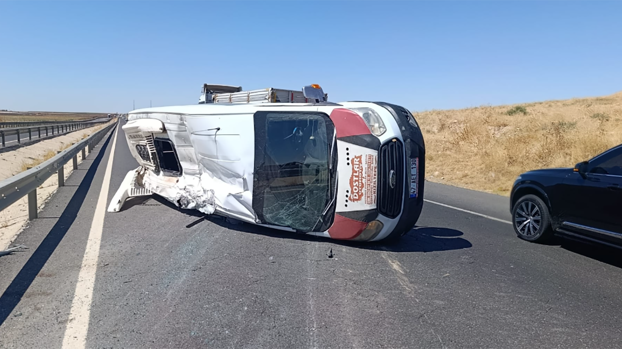 Mardin'de trafik kazası: 13 öğrenci yaralandı
