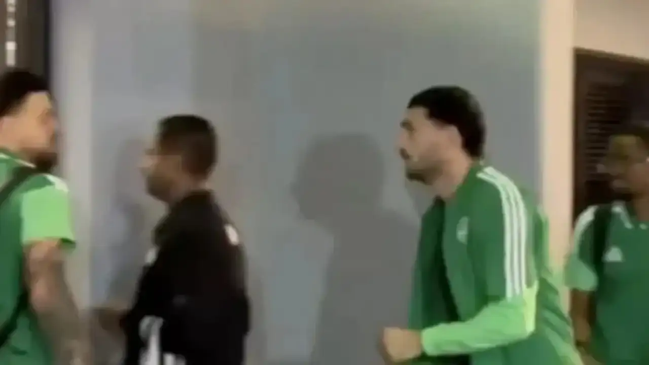 Melih Demiral soyunma odasını bastı, rakip paylaşımı sildi