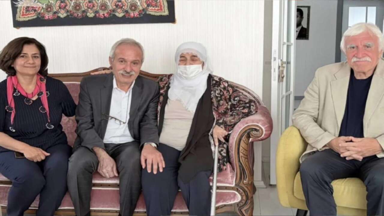 Selçuk Mızraklı, Demirtaş'ın annesini ziyaret etti: 'Sen niye tek geldin?'