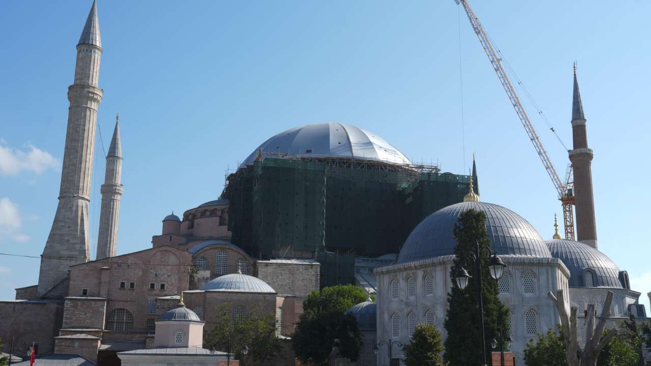 Ayasofya’nın doğu yarım kubbesi güçlendirilecek: 1847 öncesinin izleri de aranacak