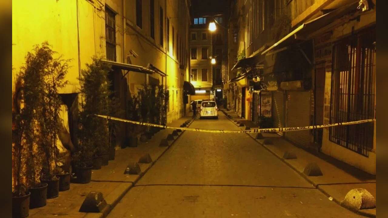 LGBTİ+'lara yönelik operasyon: Çalıştıkları işletmeler ve derneklerine polis baskını