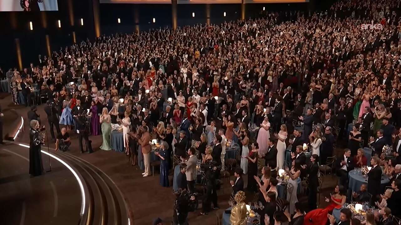 Emmy Ödülleri'nde Matthew Rhys damgası