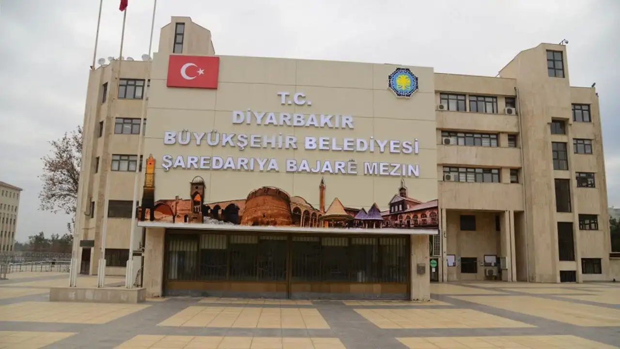 Diyarbakır Büyükşehir Belediyesi Eş Başkanlığı’na Emin Ay getirildi