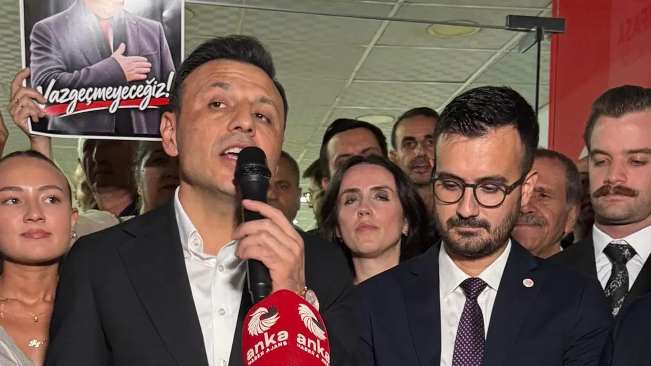 Özgür Çelik, Üsküdar ve Bayrampaşa için suç duyurularını hatırlattı: 'Savcılar neden devreye girmiyor?'