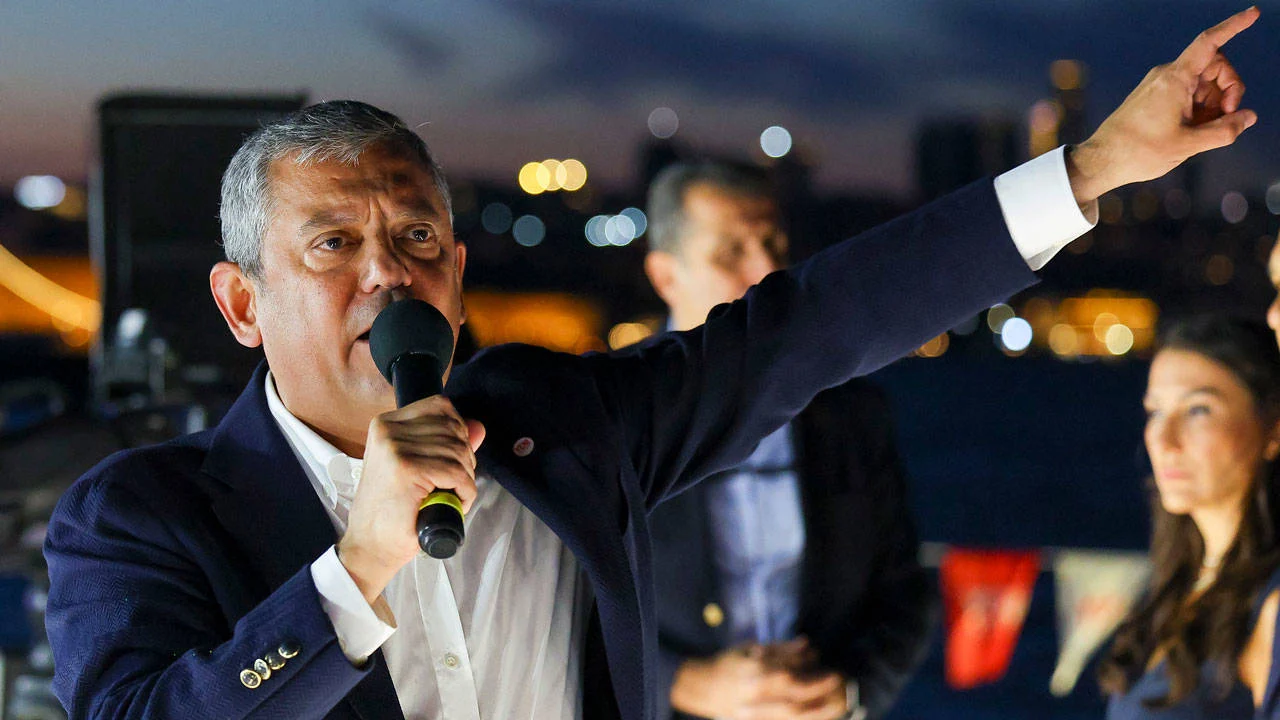 Özgür Özel'den motorin zammı için sert tepki: YENİ Parti'nin önerisini açıkladı