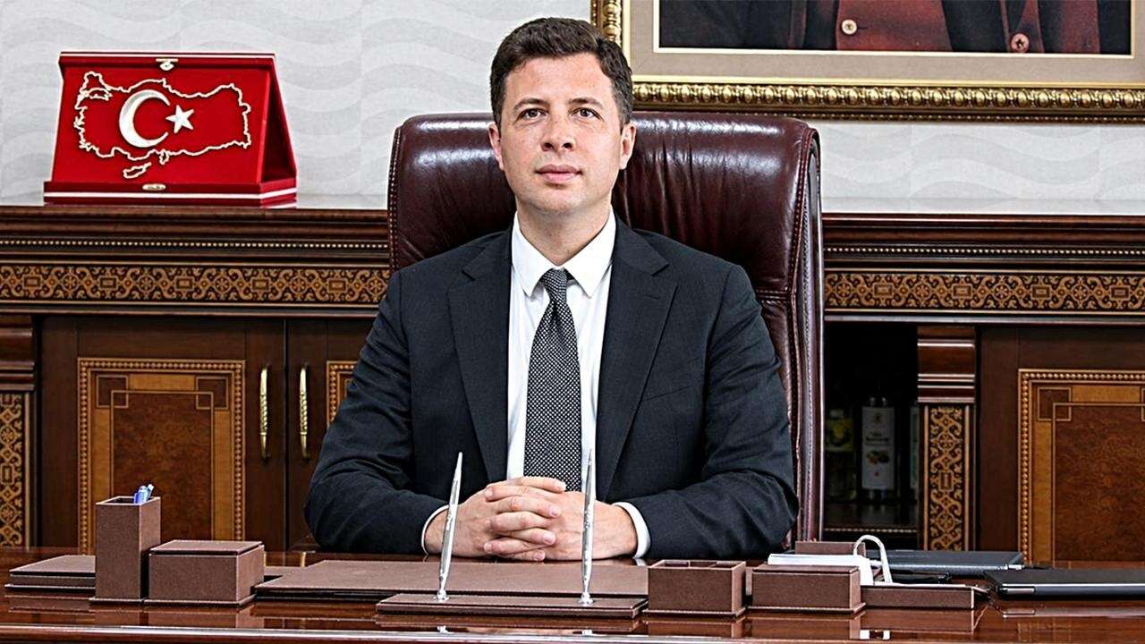 Köpek tekmeleyen kaymakama soruşturma