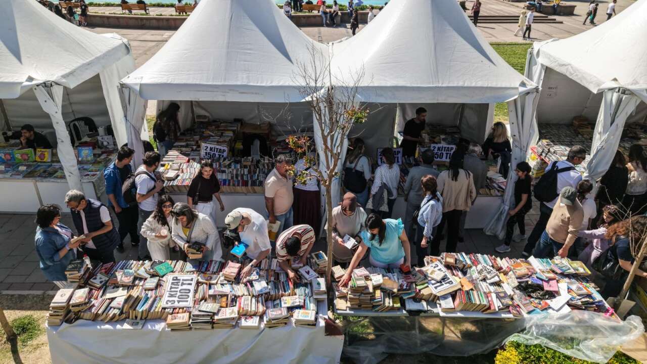 İzmir Kitap Fuarı başlıyor: Onur konuğu Gündüz Vassaf