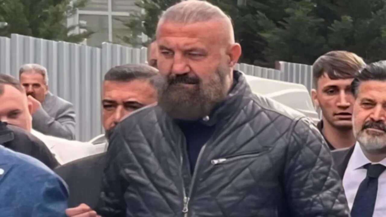 Dopingden sabıkalı ve altın kemeri elinden alınan 'başpehlivana' CHP'de görev!