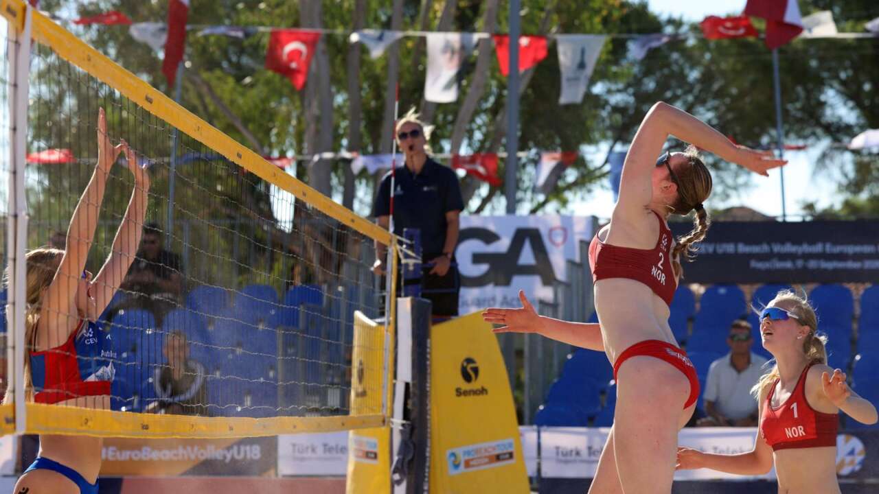 Avrupa Plaj Voleybolu Şampiyonası Foça’da sürüyor
