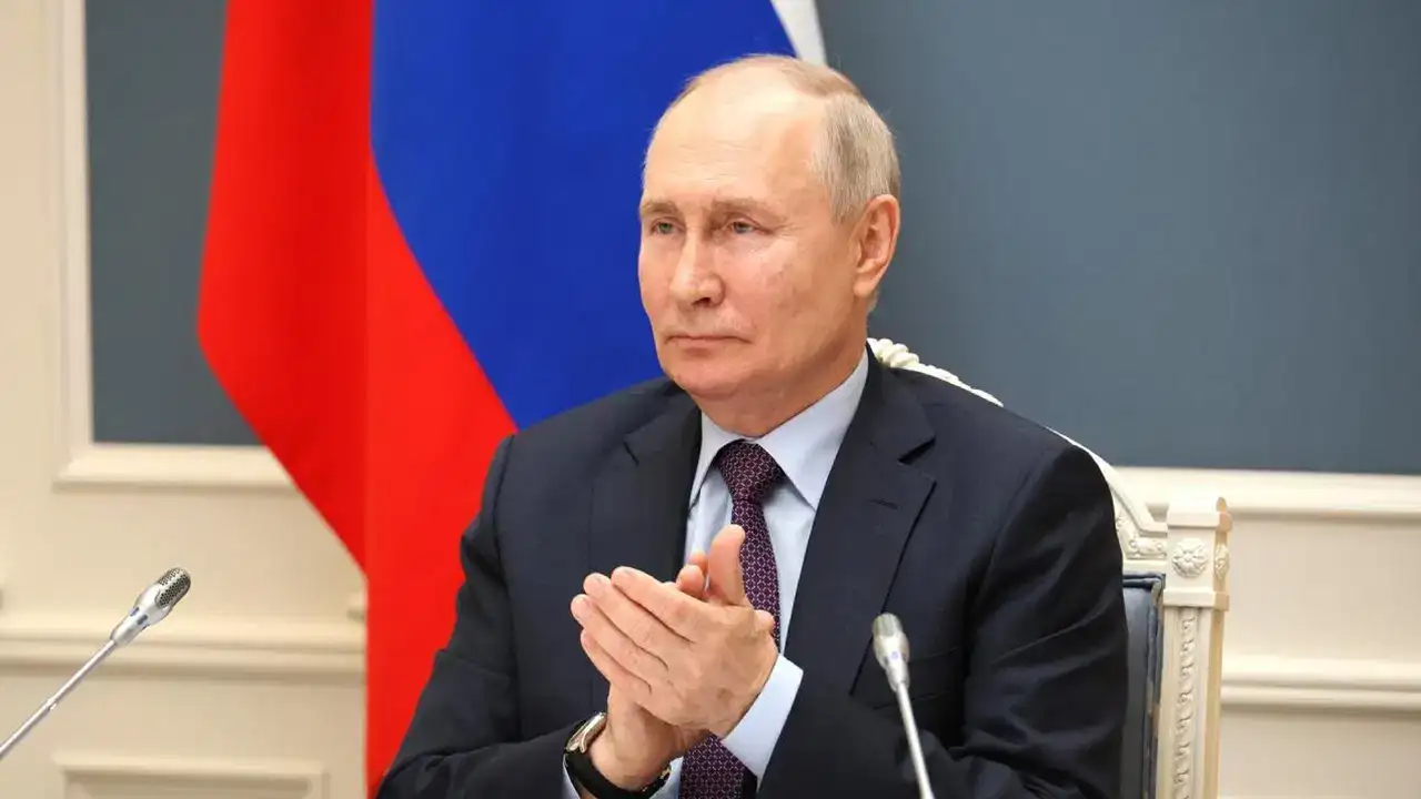Rusya’da parlamento seçimlerinde son gün: Putin savaşa desteği ölçecek