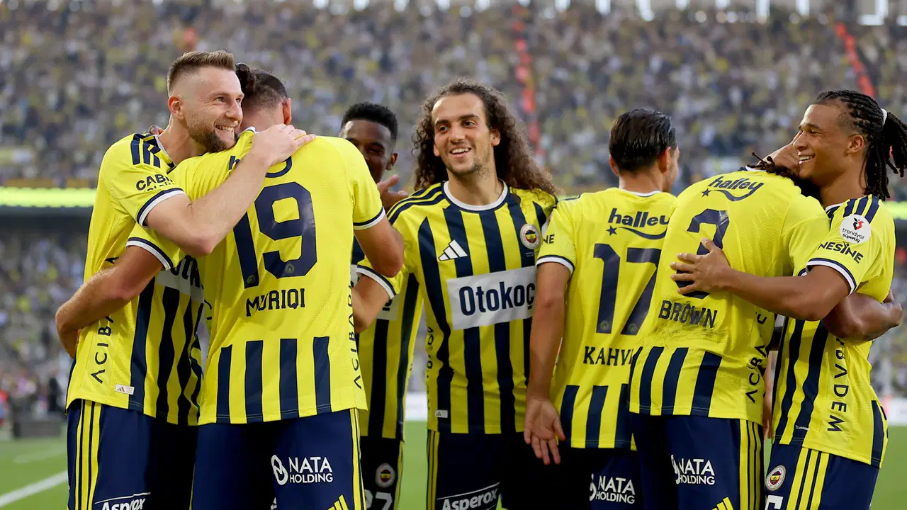 Kadıköy'de tarihi skor: Fenerbahçe'den 8 gollük gövde gösterisi!