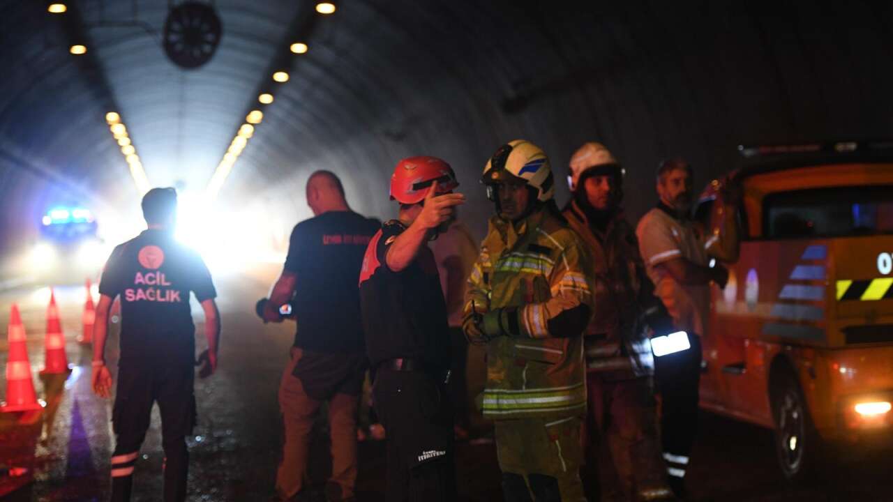 Bayraklı Tünelleri’nde tır yangını: Trafik yeniden açıldı