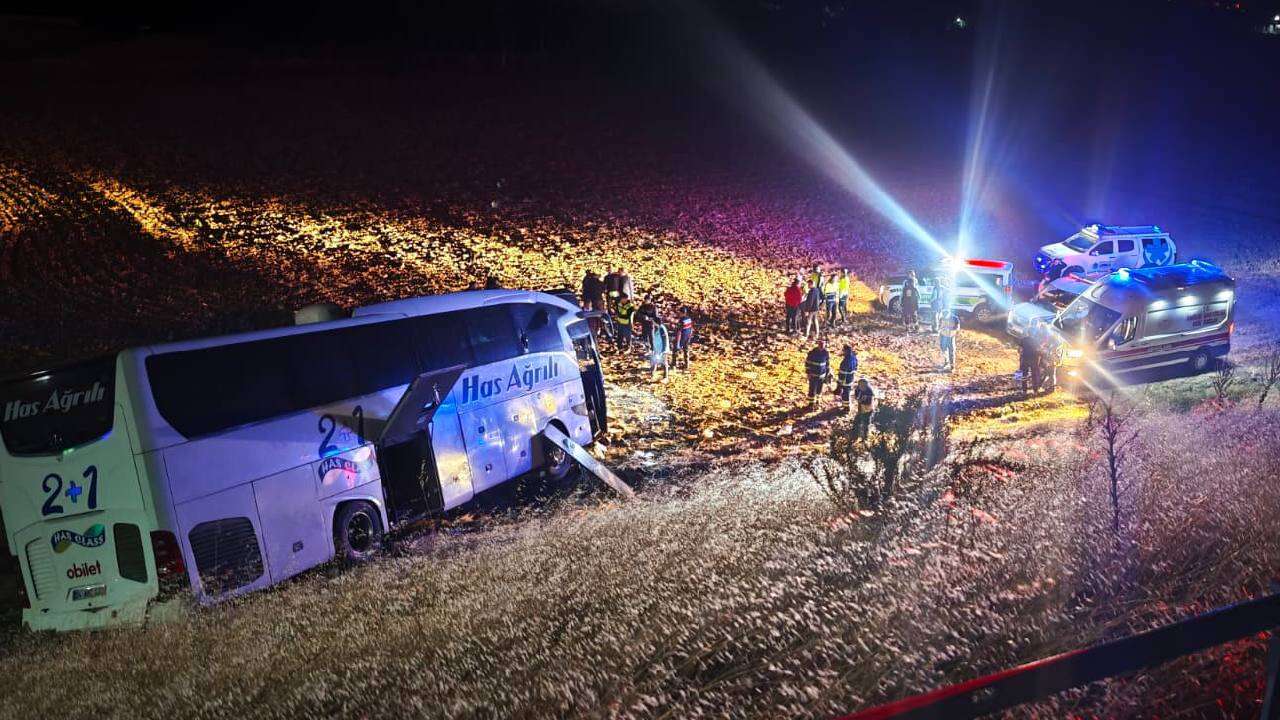 Amasya’da can pazarı: Yolcu otobüsü şarampole uçtu