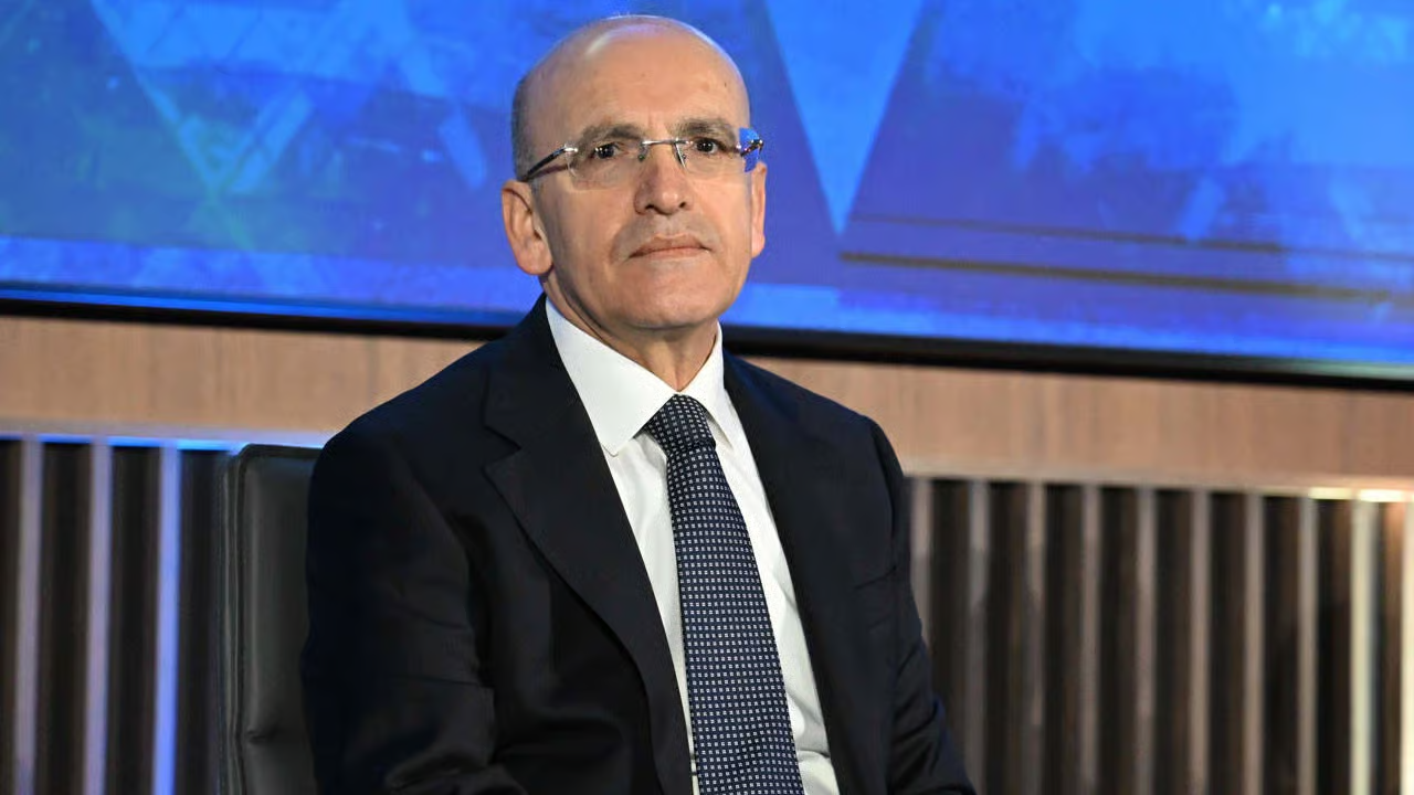 Mehmet Şimşek'ten 'yatırım fırsatları' sunumu: ABD’li yatırımcılara kâr ettirecek 5 sektörü açıkladı