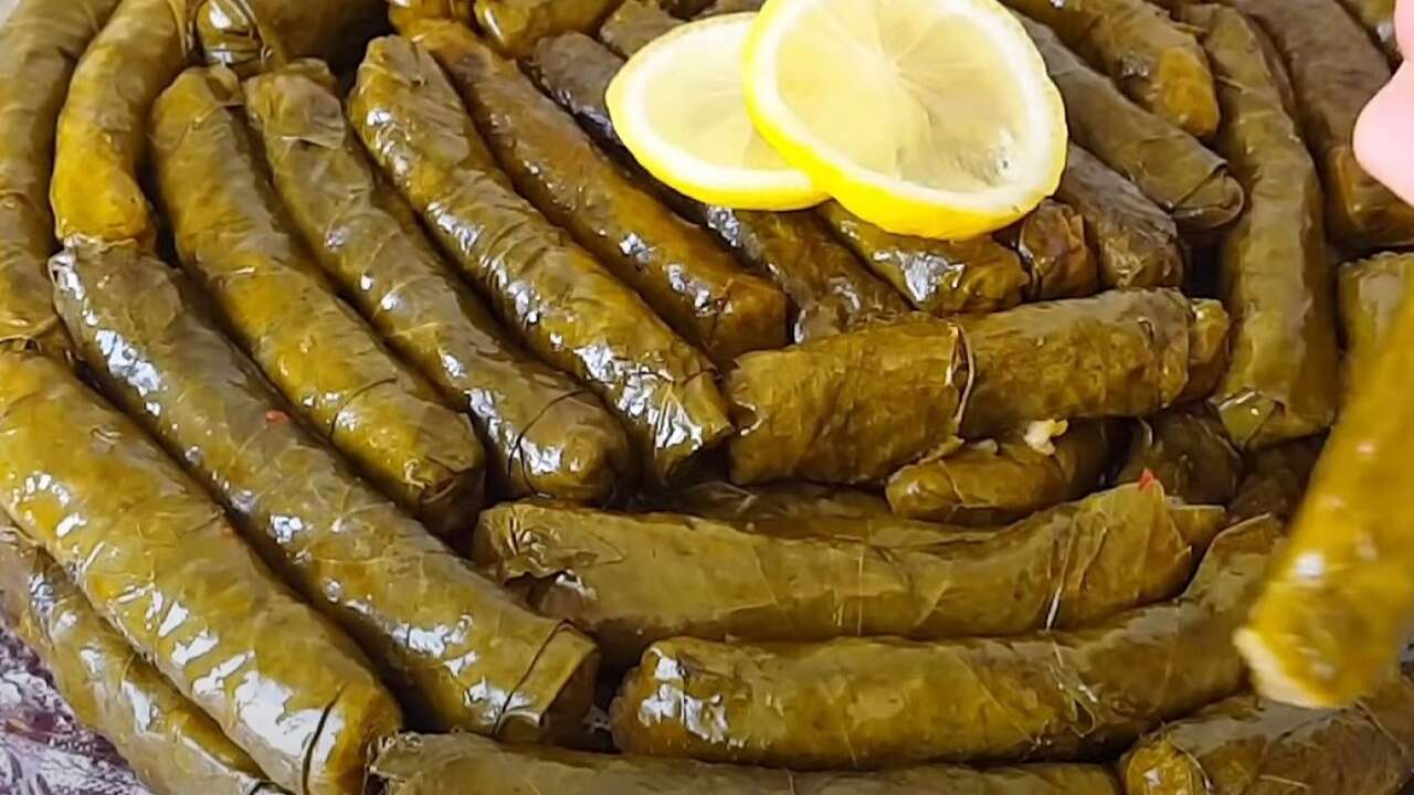 Kısır günlerinin vazgeçilmezi: Yaprak sarmayı dağılmadan sarmanın yolu
