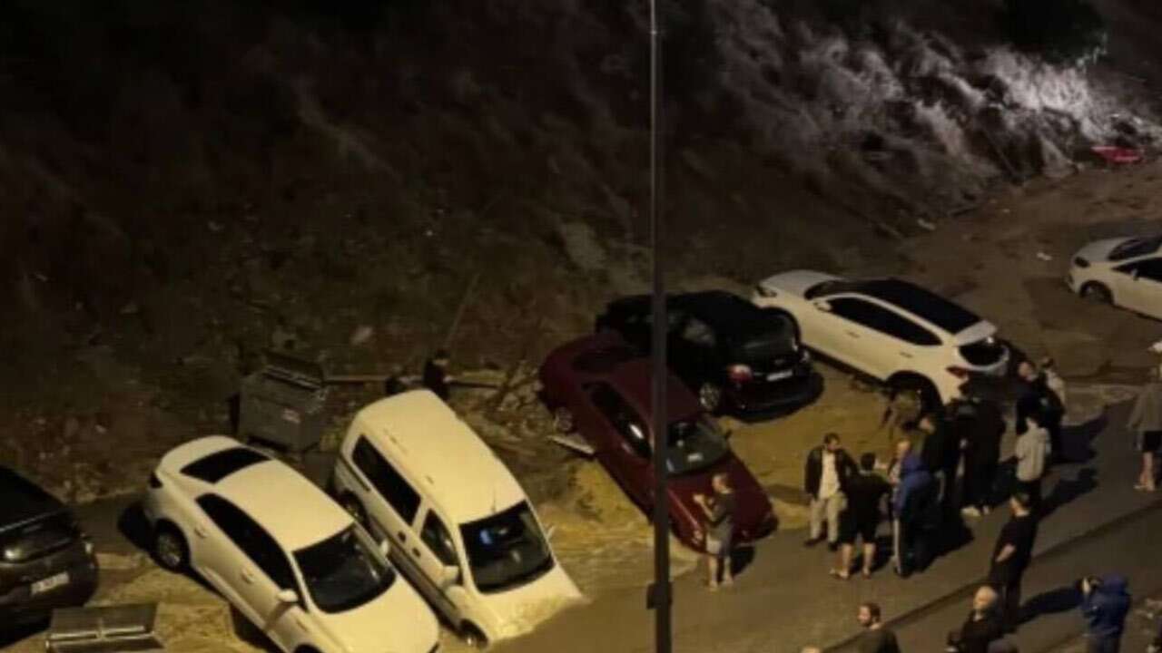 Ankara’da sağanak: Yol çöktü, çok sayıda araç hasar gördü!