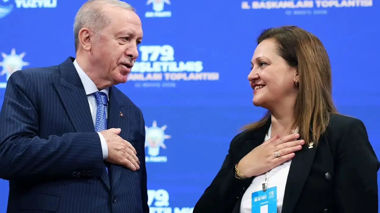 AK Parti’ye geçen Burcu Köksal Atatürk'ün fotoğrafını kaldırıldı!