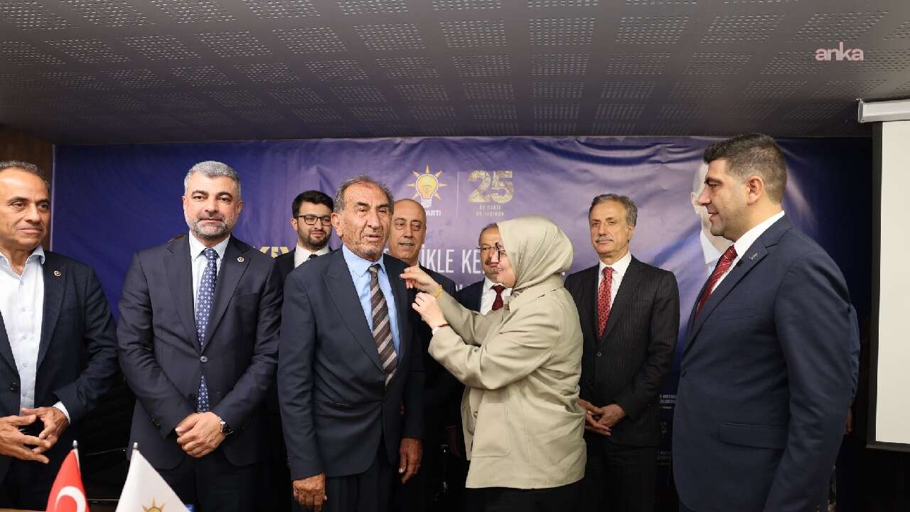 Yeniden Refah Partisi Mardin İl Başkanı Mahmut Özer AK Parti'ye katıldı