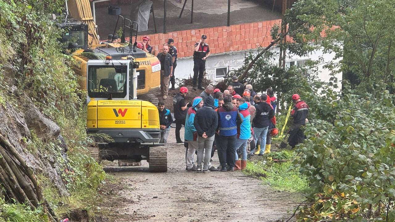 Trabzon'da heyelan: Toprak altında kalan kişi öldü