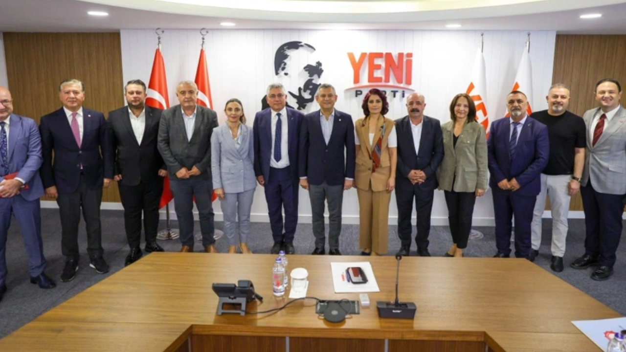 Özgür Özel Alevi kurum temsilcileriyle bir araya geldi
