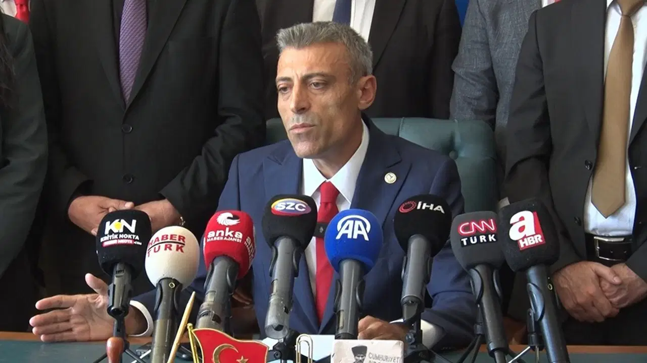 İsim krizinde Yenilik Partisi'nden YENİ Parti'ye çağrı: '3 Ekim'e kadar süreleri var'
