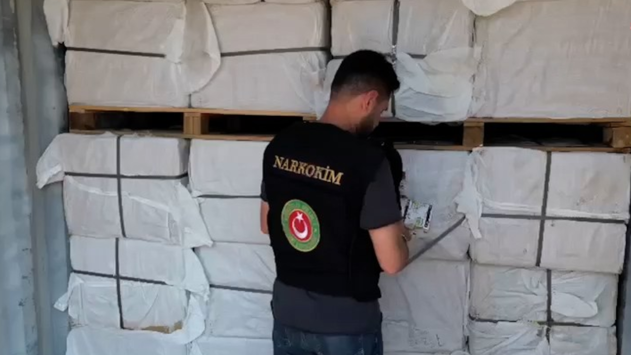 Mersin'de 3 operasyon: 1,7 ton reçetesiz satışı yasak ilaç ele geçirildi
