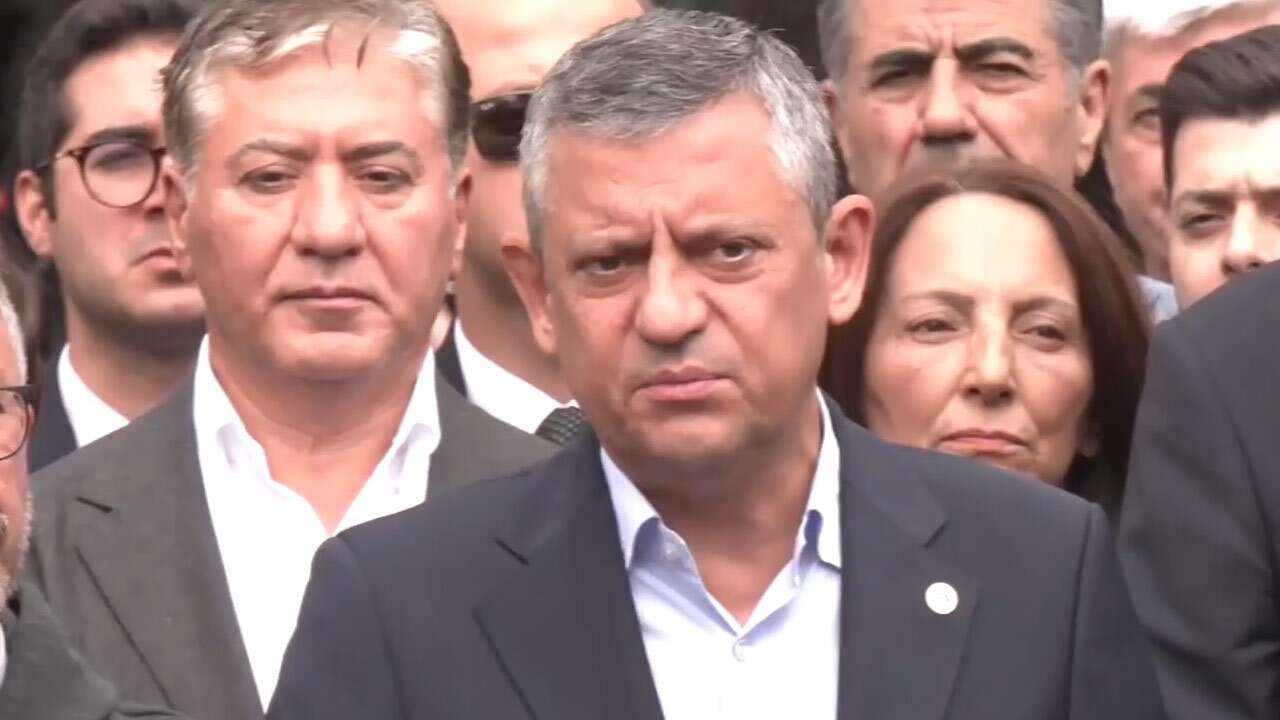 Özgür Özel'den 10 Ekim davası açıklaması: Kamu görevlileri yargılanmadan asla bu karanlık sayfa açığa çıkarılamaz