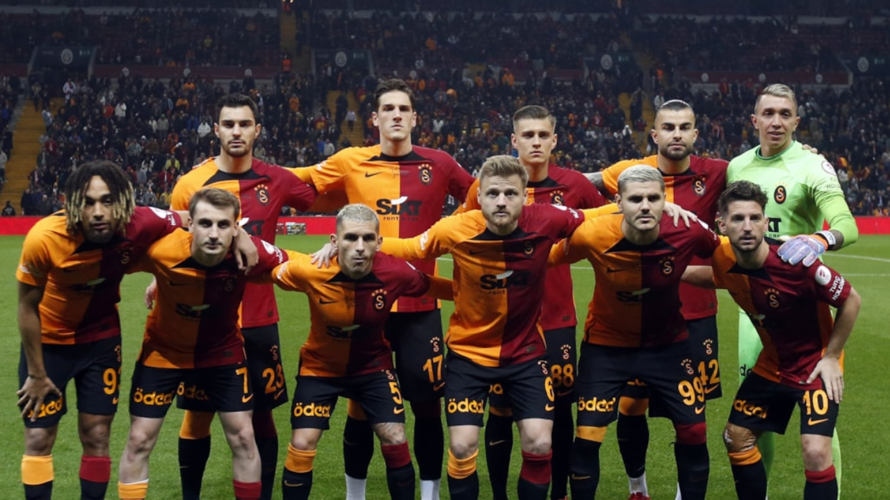 Galatasaray’ın şampiyon kadrosundaydı: 32 yaşında yıldız futbolu bıraktı!