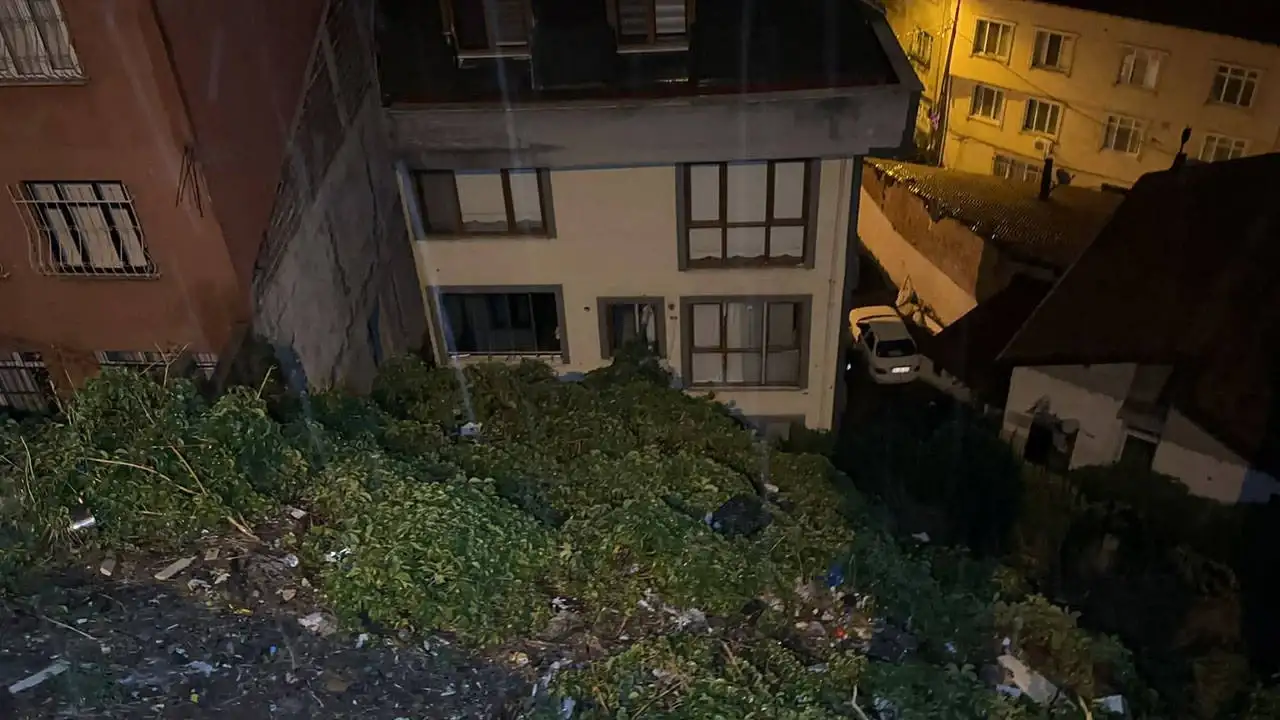 İstanbul’da toprak kayması: 25 kişi tahliye edildi