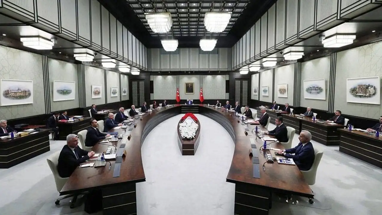 Kabine bugün toplanıyor: Gündem fon soruşturması!