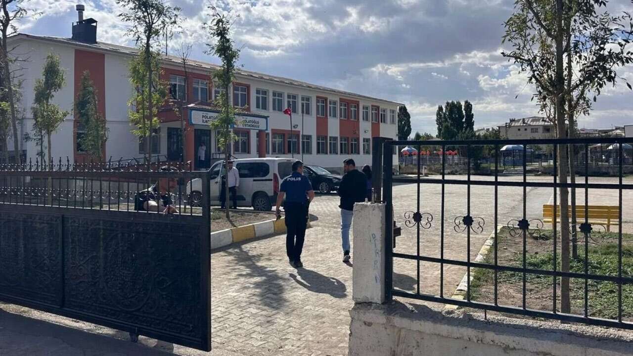 İlkokula bir öğrenci pompalı tüfekle geldi!