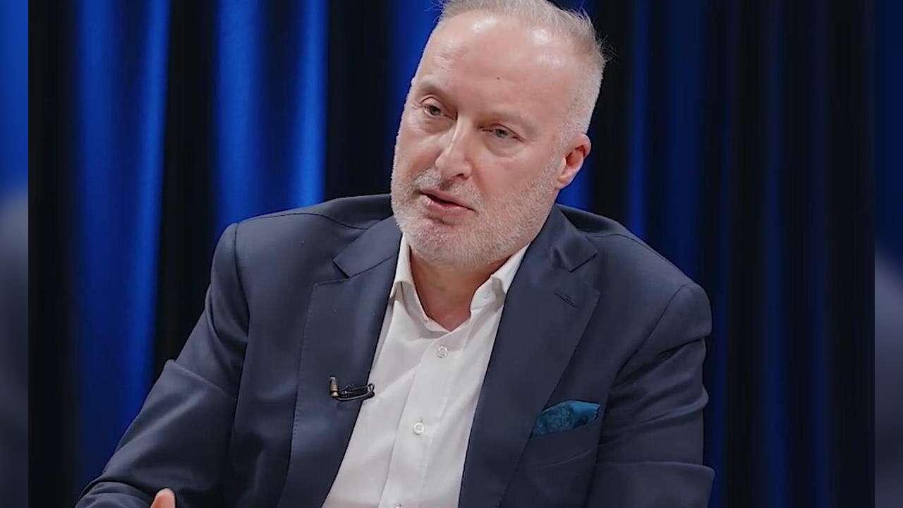 Özgür Akayoğlu kimdir?