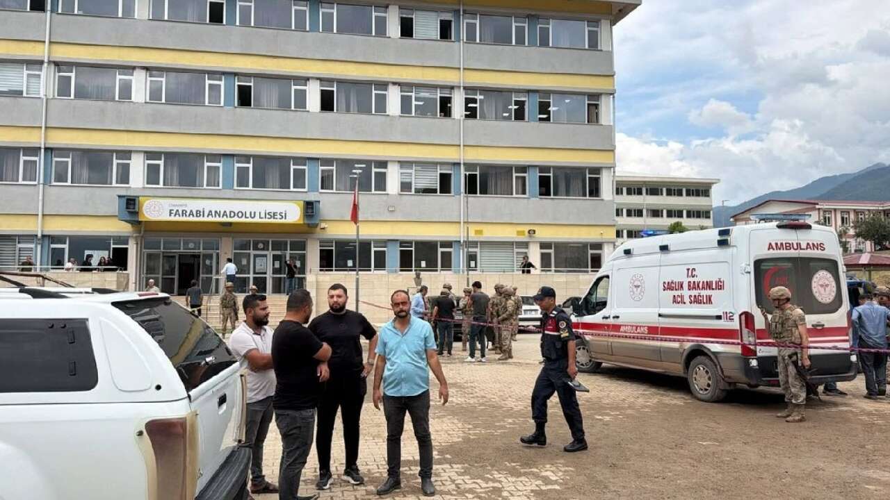 Okul bahçesinde vurulan öğretmenden acı haber