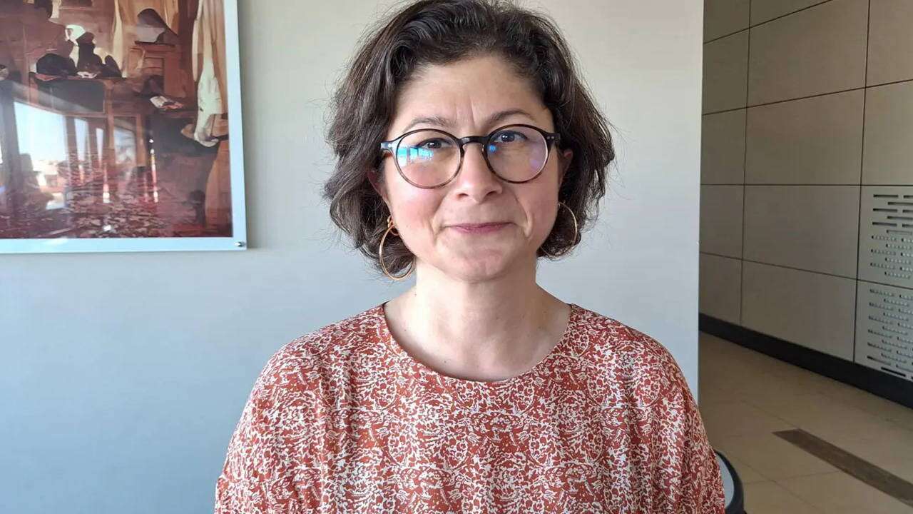 Barış Akademisyeni Elçin Aktoprak görevine iade edildi