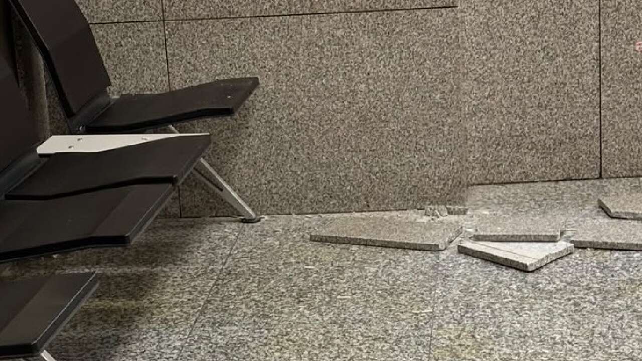 İstanbul Adliyesi’nde duvar kaplaması avukatın üzerine düştü