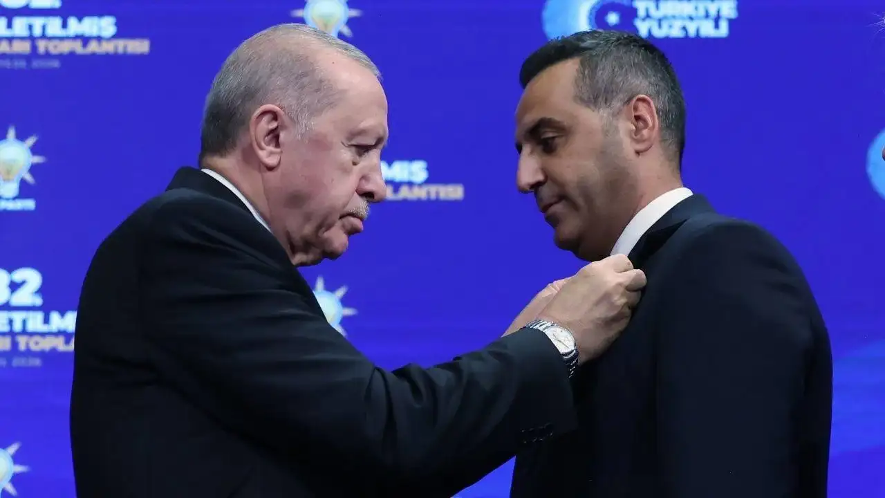 Başkan CHP’den AK Parti’ye geçince yardımcıları istifa etti