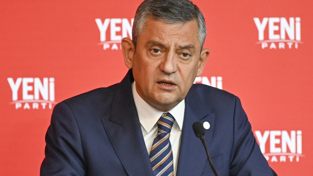 Özgür Özel'den T24'e getirilen erişim engeline tepki: 'Bu baskıya teslim olmayacağız'