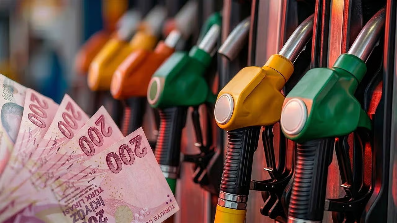 Akaryakıtta eşel mobil dönemi bitti: Benzine 4.27 lira zam geldi